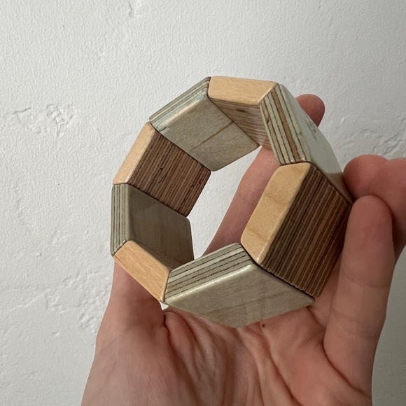 Octagonal chunky modern plywood sea foam light wood geometric bangle bracelet - Picture 5 of 14